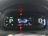 とっても見やすいメーターです。夜間時はラグジュアリーな気分にさせてくれる照明が魅力ですので、夜のドライブも楽しみになりますよ♪