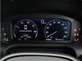 運転時の視界周辺の見やすい位置にメーターをレイアウト。視線の流れを断ち切らない、ストレスフリーで美しい運動動作を可能にします。またマルチインフォメーションディスプレイで、様々な情報が確認できます。