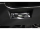 高速道路の利用時に便利なETC。料金所での停車や小銭を探す手間がなくなり快適です♪見た目もすっきりとしたビルトインタイプを装備しています。