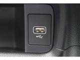 USBジャックも搭載。車内で音楽再生だけではなくスマートフォン等の機器へ充電可能です♪