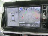 【アラウンドビューモニター装備】 バックカメラによる後方の確認だけでなく4つのカメラで真上から見ている様に周囲360度を写し出し、自車周辺の詳細な状況を確認出来ます。狭い場所での取り回しも安心です。