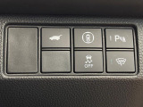 【パワーバックドア】スマートキーや運転席のボタンを押すだけでリアゲートが自動で開閉します!荷物を持っている時や、高い位置にあるバックドアを閉める際に便利な機能です♪