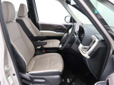 運転席・助手席にはシートヒーター付きで寒い日も安心です。