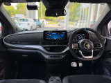 程よくタイトなコックピットは見切りが良く、運転しやすいです。