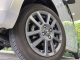 【純正○○インチアルミホイール】外観にマッチした純正アルミホイールを装着しております。各種社外アルミホイールや、スタッドレスタイヤも取扱いしております。是非ご相談ください♪