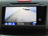 リアワイドカメラシステム!従来の視野に加えて、後方側方を約180&deg;まで見えるワイドビューと、後方を真上から見たような視野で駐車時などに便利なトップダウンビューの3つの視野があります!