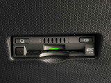 ETCカードを挿入することで高速道路を利用する際の支払いがキャッシュレスになったり、ETCスマートインターチェンジが利用できたり、とても便利なアイテムです!保証は修理保証のみとなります。