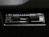 ETC車載器付きです。高速道路の料金所渋滞も解消!落ち着いてスムーズに通過できます。今や必需品の一つとなった装備ですね。