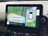 【パノラミックビューモニター】専用のカメラにより、上から見下ろしたような視点で360度クルマの周囲を確認することができます☆死角部分も確認しやすく、狭い場所での切り返しや駐車もスムーズに行えます。