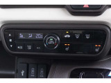 フルオートエアコンを装備。車内の温度設定だけでなく空気清浄や脱臭などの効果を発揮して車内は快適空間♪