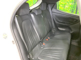 後部座席も気になるようなキズ・汚れやへたり等、大きなダメージはなく、良好な状態です。
