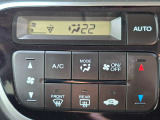 車内環境を自動でコントロールするフルオートエアコン。長距離ドライブも快適です。