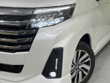 【LEDヘッドライト】悪天候や夜間走行時も良好な視界を確保し安心して運転できる高輝度LEDヘッドライトを装備!点灯速度が早く、消費電力も抑えられています。