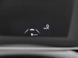 ヘッドアップディスプレイは前方からの視線移動をすることなく、車速やルート、プロパイロットの動作状況など運転に必要な情報を把握出来ます。