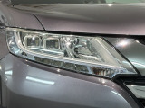 LEDヘッドライトは、点灯の瞬間から最大光量を発揮し、突然暗くなるトンネルなどでの安定感を高めます。