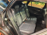 後部座席も気になるようなキズ・汚れやへたり等、大きなダメージはなく、良好な状態です。