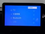 【ディスプレイオーディオ】・・・大型ディスプレイに各種オーディオ機能(TV/AM/FMチューナー、Bluetooth対応)とスマートフォン連携機能を搭載。