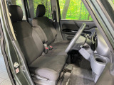 運転席まわりには十分なスペースがあり、大柄な方でもゆったり運転していただける環境です。