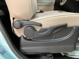 運転席のシートリフター装備しています★運転席シートリフターを装備しています★細かくドライビングポジションを設定できるので運転し易く、疲れにくいですね♪