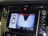 パノラミックビューモニターシステムが付いているので車の上から見た映像が確認できますよ。 一目で車両周辺の情報を確認できますが、直接安全をご確認下さい。