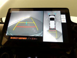 パノラミックビューモニター付きです。車両を上から見たような映像を画面に表示。運転席からの目視だけでは見にくい、車両周辺の状況をリアルタイムでしっかり確認できます。