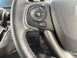 ★オーディオコントロールスイッチ★ステアリングにはオーディオコントロールスイッチが付いていますので、目線を正面から外すことが無く、また、ステアリングから手を離さずにオーディオ操作ができます
