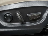 運転席はパワーシートなのでお好みのドライビングポジションに調整可能です♪