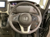ハンドルにHondaセンシング系のクルーズコントロールやレーンキープアシストなどのスイッチと、オーディオの操作スイッチが装備されています。ハンドルから手を離さず安全に操作できます。