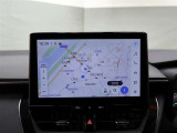 【ディスプレイオーディオ(コネクティッドナビ対応)Plus】通信型のコネクティッドナビに加え車載ナビも搭載しています。コネクティッドナビはご契約を頂くとR10年2月29日まで無料でご利用いただけます。