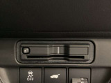 ハンドルの右側にETCがついています。高速道路の料金所の通過も楽々です!。 カードの取り出しもしやすい場所についています。