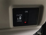 【パワースライドドア】助手席側がパワースライドドアになっており、運転席のスイッチやスマートキーでも開閉が可能です!開口部も広いので乗り降りも楽々♪