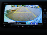 後退や車庫入れ時に安心のバックカメラ付き!夜間や雨天などの視界の悪いシーンでも視えて安心ですね♪