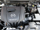 「SKYACTIV-G(ガソリン)」は、規格外の高圧縮を実現し、世界のエンジン技術者に驚きを与えました。さらに、それを維持したままノッキングの発生を抑え、熱効率を向上、走りにも寄与したエンジンです。