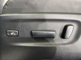 【パワーシート】スイッチ一つで簡単にシートの微調整が可能!電動だから力もいりません!快適なシートポジションにセットして、快適なドライブをお楽しみください。