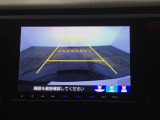【バックカメラ】運転が苦手な方も車庫入れラクラクです!ギアをリバースに入れれば自動的に切り換わりますので、面倒な操作は不要です♪狭い駐車場もお車を傷つけず安心ですね!