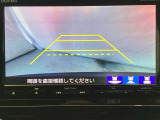 バックでの車庫入れも安心です! リアカメラが付いているバックモニター付のナビを装備しております。操作線もついており距離感も画面から確認できます。
