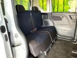 後部座席も気になるようなキズ・汚れやへたり等、大きなダメージはなく、良好な状態です。