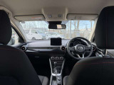 インパネ廻りと運転席です!シンプルにスッキリとまとまっています。運転操作に迷いにくくなっており、とても運転しやすいです。