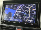 純正ナビを装備。タッチパネル式で使いやすく、お出かけもラクラクです。