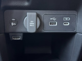 USB機器などの外部機器の接続が可能です。