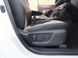 パワーシート搭載。微妙な調整が手軽にでき、ピッタリなポジションで運転することが可能です。