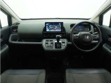 ◆視界広々で非常に運転しやすくロングドライブでも疲れを感じさせないすっきりとまとまったインパネ周りです。