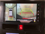 ダイハツのお店では、ダイハツを知り尽くしたプロフェッショナルが、専用の診断機器を使って各システムを点検。