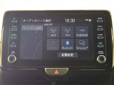 純正ナビを装備。タッチパネル式で使いやすく、お出かけもラクラクです。