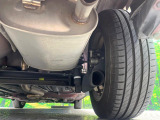 お車を安心してお乗りいただく為には、足回りの定期点検が欠かせません。サービスサポート(有償保証)では無料点検もご提供しており、安心のカーライフをお過ごしいただけるサポート体制が整っています。