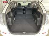 後部座席をたたむとこんなに広いスペースが!