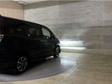 LEDヘッドランプです。十分な明るさを保ちつつも消費電力が少なく、バルブ寿命も長いのが特徴です。瞬時にMAXの光量を発揮するのもLEDならではです。☆LEDフォグランプも装備☆