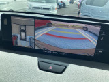 大きなボディーでも、360&deg;ビューモニターで車の周囲を確認できます。