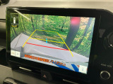 【バックカメラ】駐車時に後方がリアルタイム映像で確認できます。大型商業施設や立体駐車場での駐車時や、夜間のバック時に大活躍!運転スキルに関わらず、今や必須となった装備のひとつです!