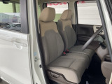 長時間運転しても疲れにくいフロントシート!